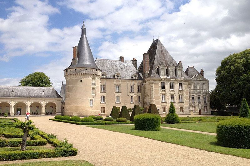 chateau Azay-le-Ferron
